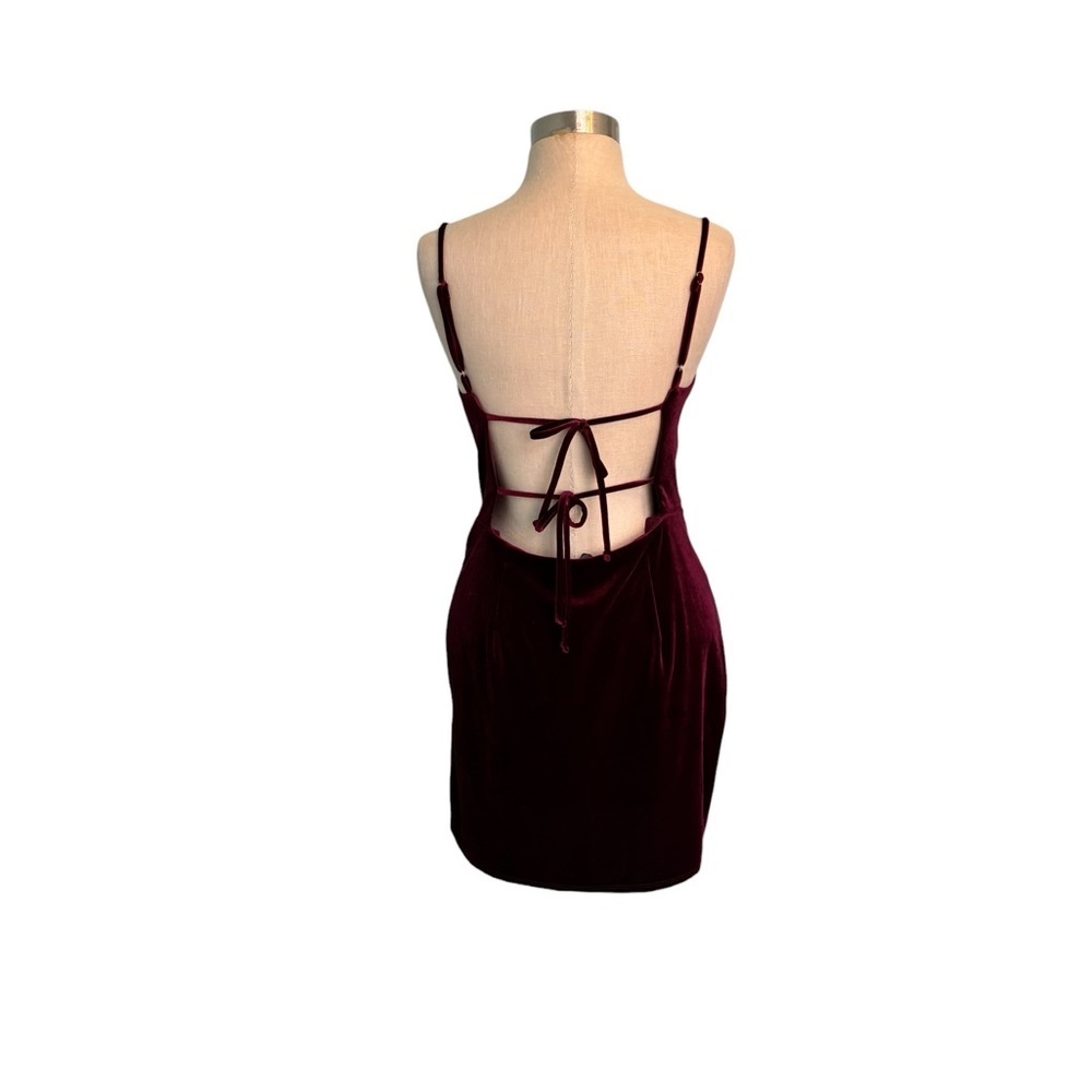 UO Genova red velvet tie back dress - Picture 5 of 10